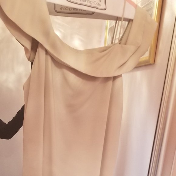 Off shoulder dress - Picture 2 of 3